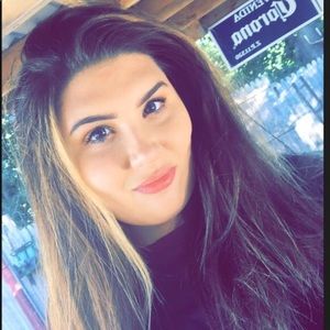 Meet your Posher, Mia